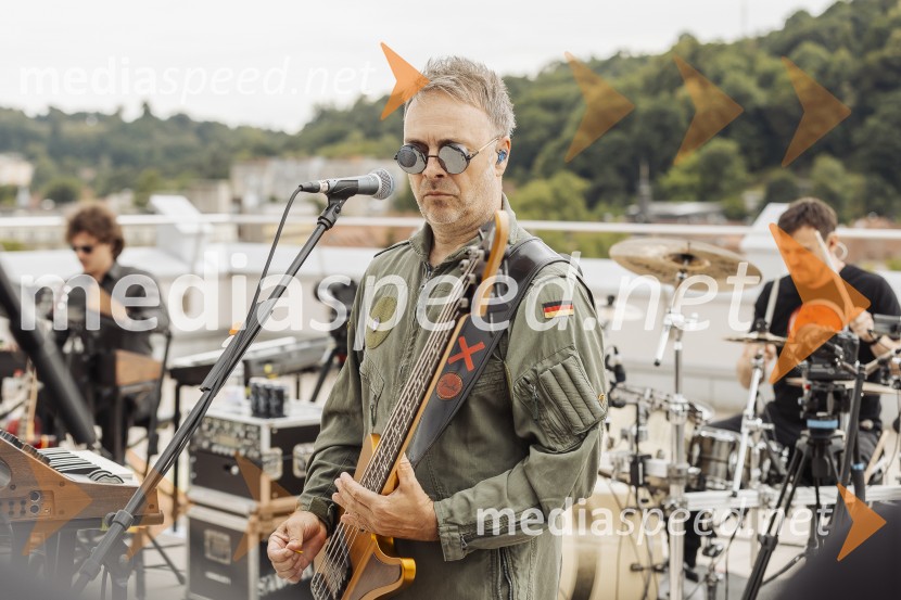  Jani Hace, glasbenik, SiddhartaSIDDHARTA – 30 let, ekskluzivni koncert in predstavitev podkasta “Pot do X”