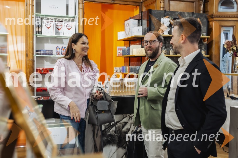  ... ;  Dejan David Kemperl, urednik revije Golf Klub Premium;  ... V Ikoni predstavili Maison Crivelli z ambasadorko Liso Belhassen