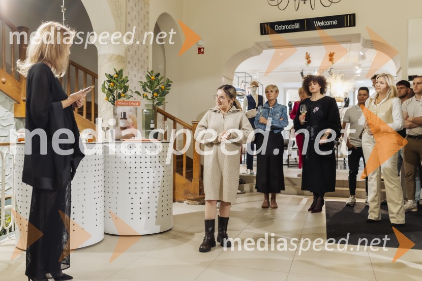  Taja Zuccato, novinarka;  Lisa Belhassen, ambasadorka znamke Maison CrivelliV Ikoni predstavili Maison Crivelli z ambasadorko Liso Belhassen