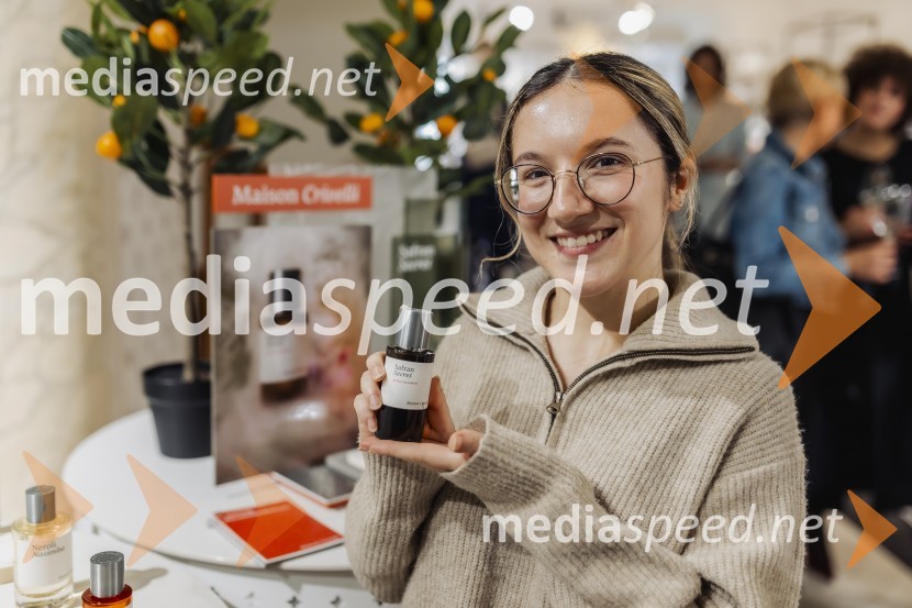  Lisa Belhassen, ambasadorka znamke Maison CrivelliV Ikoni predstavili Maison Crivelli z ambasadorko Liso Belhassen