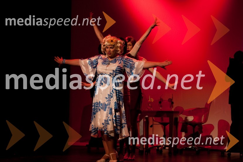 Dan žena, prizor iz predstaveDan žena, premiera predstave