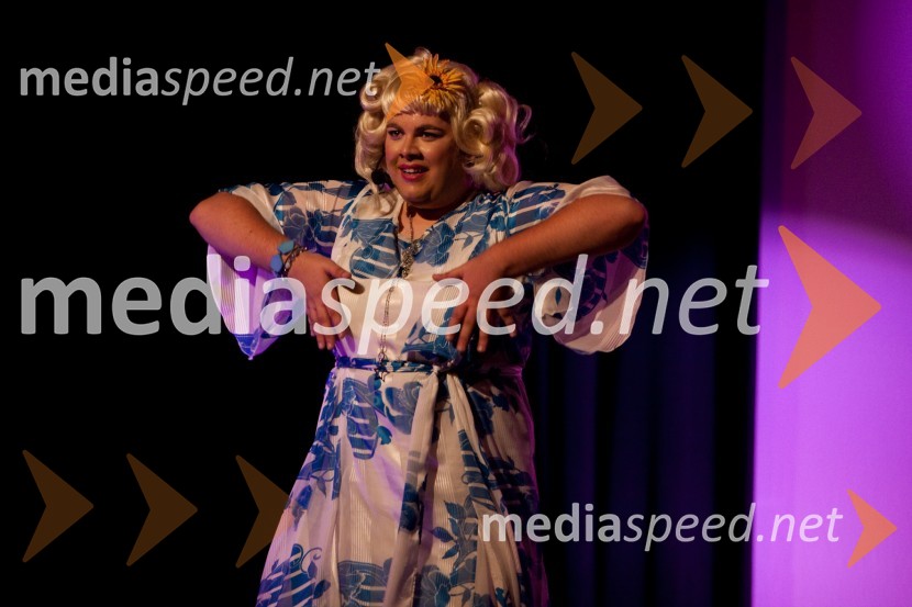 Dan žena, prizor iz predstaveDan žena, premiera predstave