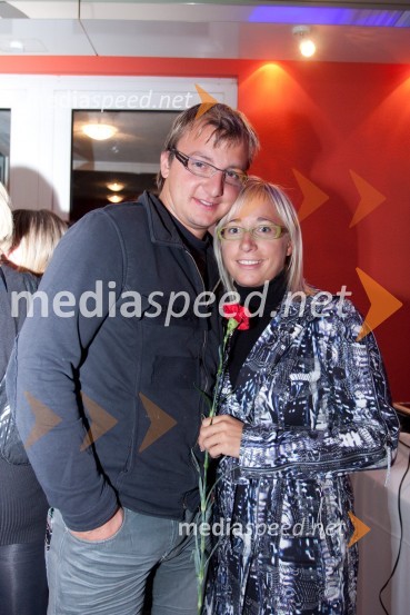 Mitja Hojak, čevljarstvo Mihoya in njegovo dekle Katarina Štular, novinarka revije ObraziDan žena, premiera predstave