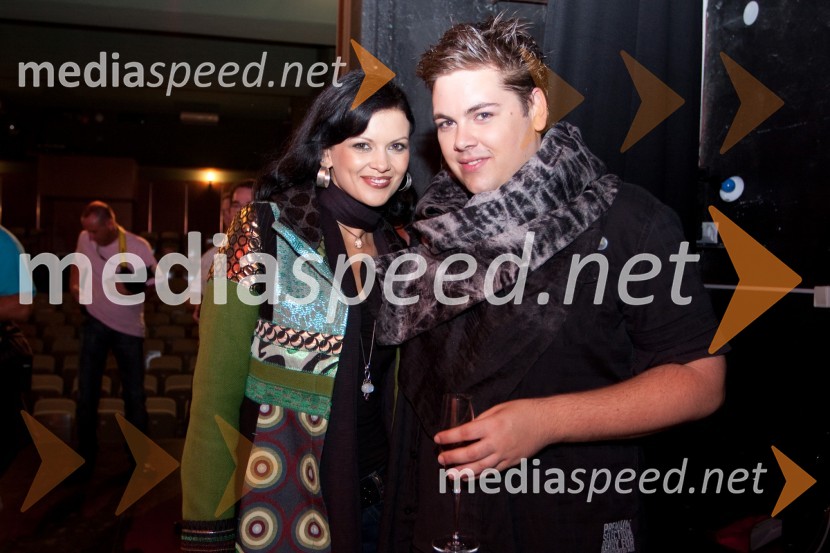 Nina Osenar, pevka in TV voditeljica in Nejc Simšič, novinar, igralecDan žena, premiera predstave