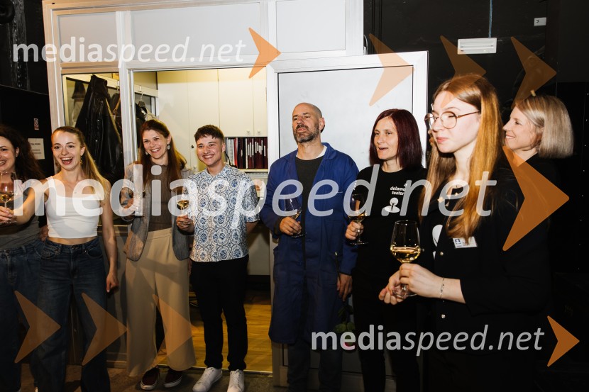  Lara Fortuna, igralka;  ... ;  ... ;  Iztok Drabik Jug, igralec;  ... ;  ... Anhovo, premiera drame v SNG Nova Gorica