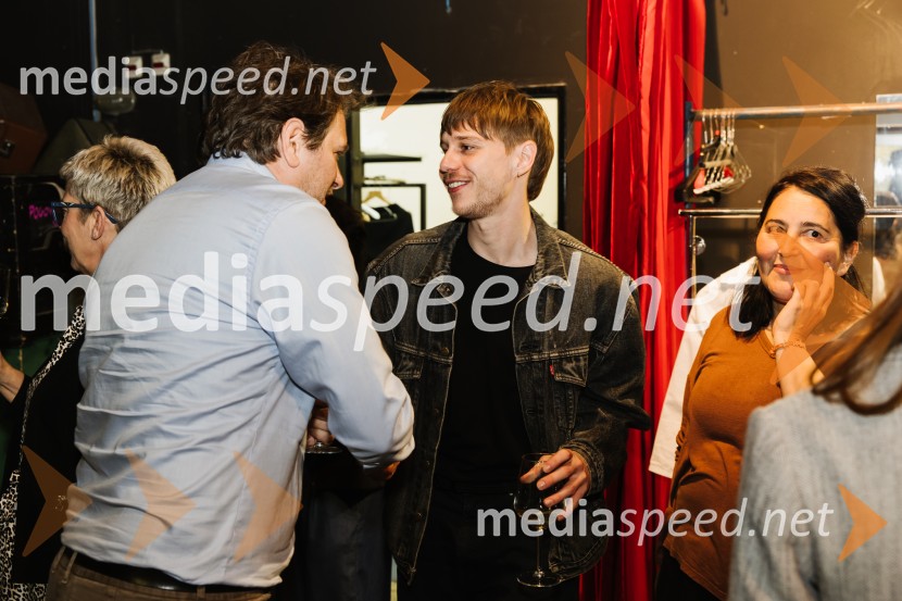  Marko Bratuš, umetniški vodja Slovenskega mladinskega gledališča;  Timon Šturbej, igralec;  Marjuta  Slamič, igralkaAnhovo, premiera drame v SNG Nova Gorica