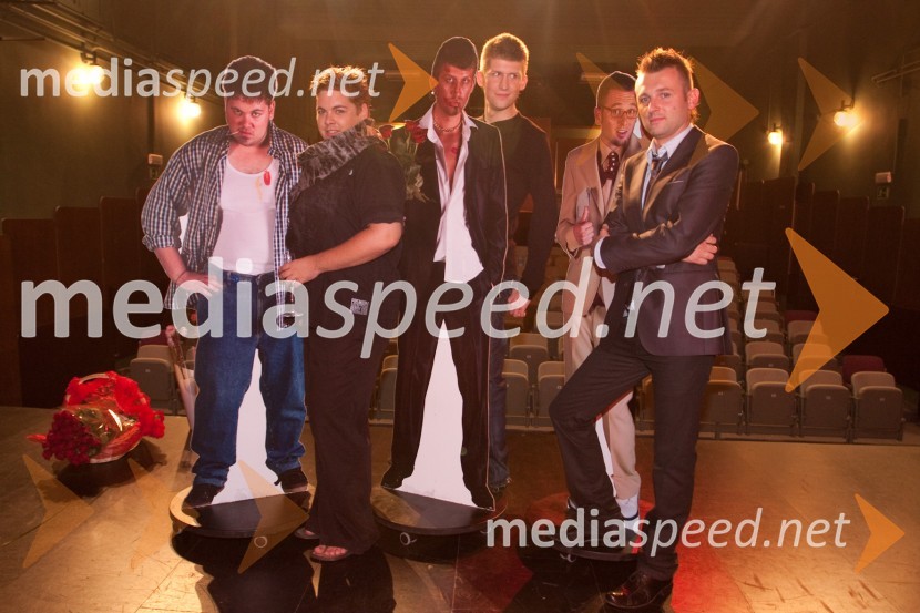 Nejc Simšič, novinar, igralec, Tomaž Mihelič, novinar, igralec in Viktor Meglič, igralecDan žena, premiera predstave