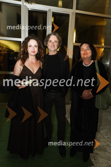  Urška Taufer, igralka;  Vito Taufer, režiser;  Mojca Partljič, igralkaAnhovo, premiera drame v SNG Nova Gorica