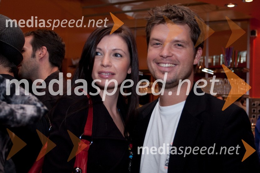 Nina Urbančič Romih, Tovarna vizij in njen mož Dejan Romih, Mount VacationDan žena, premiera predstave