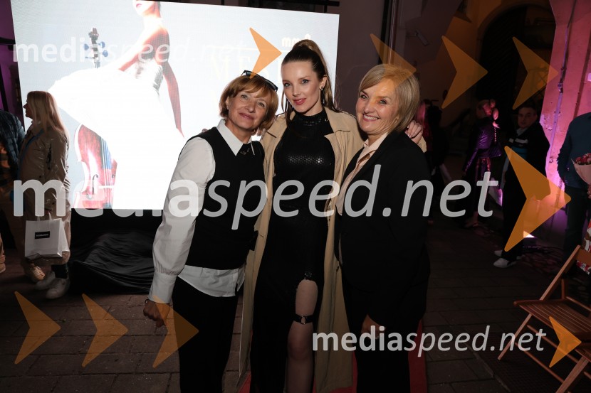  ... ;  Urška Edina, pevka;  ... Mesec mode v muzeju, zaključna modna revija in 80's party