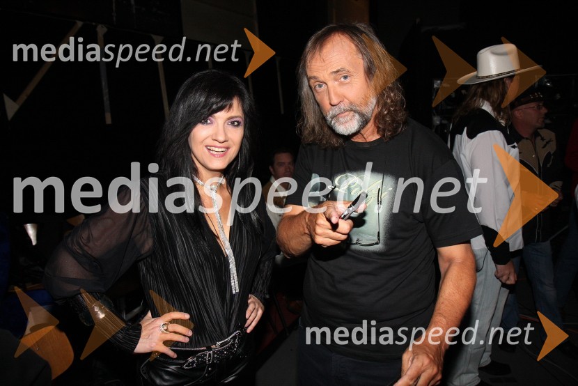 Irena Vrčkovnik, pevka in Dragan Bulič, glasbeni urednik Radia SlovenijaMilan Pečovnik – Pidži, koncert ob 30. obletnici glasbenega ustvarjanja