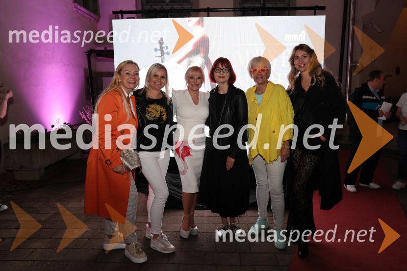  ... ;  ... ;  Nuša Derenda, pevka;  ... ;  ... ;  Natalija Jelušič Babič, fotografinjaMesec mode v muzeju, zaključna modna revija in 80's party