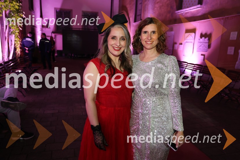  Katja Toplak, Perfect Dresscode s Katjo;  Maja Hren Brvar, kustosinja, Pokrajinski muzej MariborMesec mode v muzeju, zaključna modna revija in 80's party