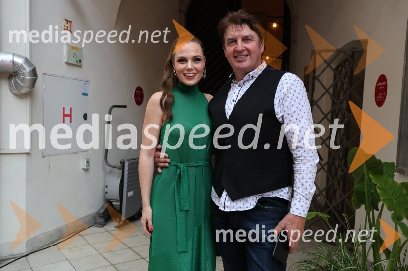  Flora Ema Lotrič, pevka;  ... Mesec mode v muzeju, zaključna modna revija in 80's party