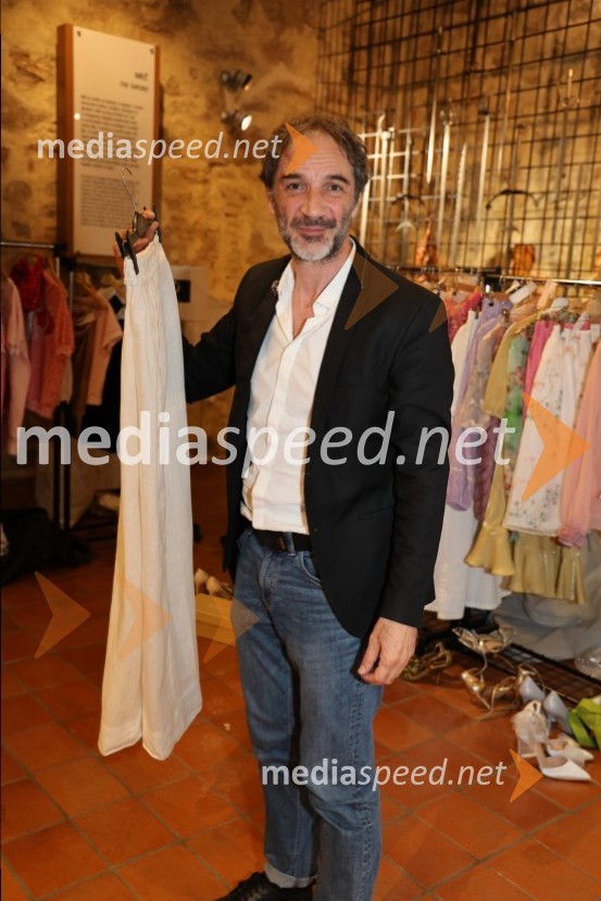  Metod Črešnar, modni oblikovalec in profesor na FDMesec mode v muzeju, zaključna modna revija in 80's party