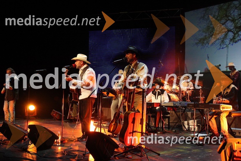 Milan Pečovnik - Pidži, pevec s spremljevalno skupinoMilan Pečovnik – Pidži, koncert ob 30. obletnici glasbenega ustvarjanja