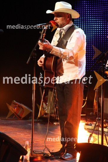 Milan Pečovnik - Pidži, pevecMilan Pečovnik – Pidži, koncert ob 30. obletnici glasbenega ustvarjanja