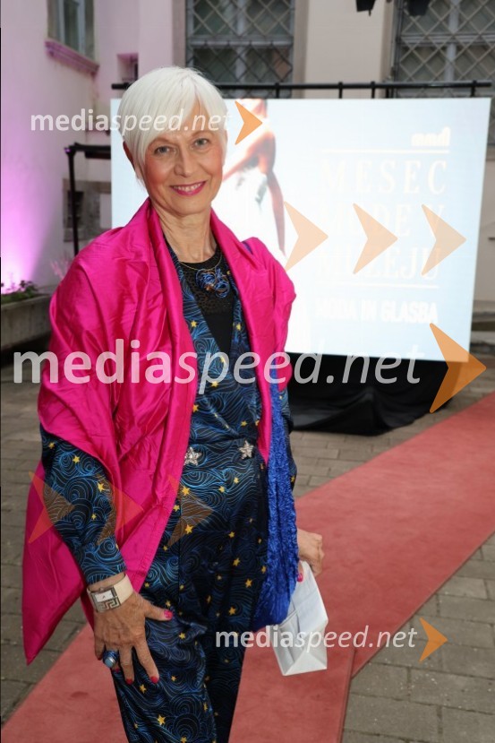  Barbra Drnač, novinarka, plesalka, koreografinja in televizijska voditeljicaMesec mode v muzeju, zaključna modna revija in 80's party