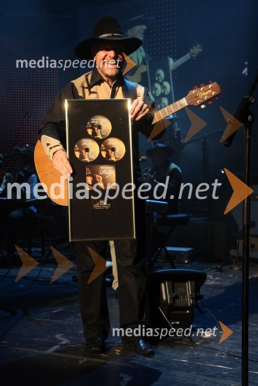 Milan Pečovnik - Pidži, pevecMilan Pečovnik – Pidži, koncert ob 30. obletnici glasbenega ustvarjanja