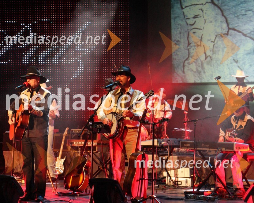 Milan Pečovnik - Pidži, pevec s spremljevalno skupinoMilan Pečovnik – Pidži, koncert ob 30. obletnici glasbenega ustvarjanja