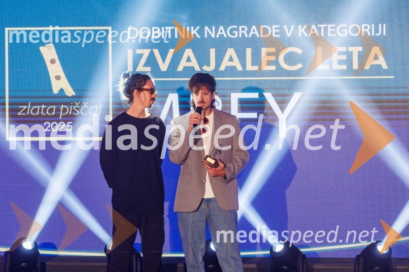  Rok  Klobučar, glasbena skupina MRFY;  Gregor  Strasbergar, glasbena skupina MRFYZlata piščal 2025, podelitev glasbenih nagrad