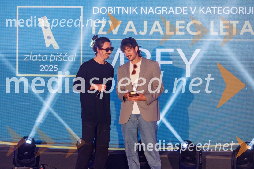  Rok  Klobučar, glasbena skupina MRFY;  Gregor  Strasbergar, glasbena skupina MRFYZlata piščal 2025, podelitev glasbenih nagrad