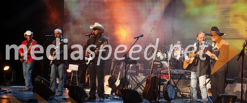 Skupina Plava trava zaboravaMilan Pečovnik – Pidži, koncert ob 30. obletnici glasbenega ustvarjanja