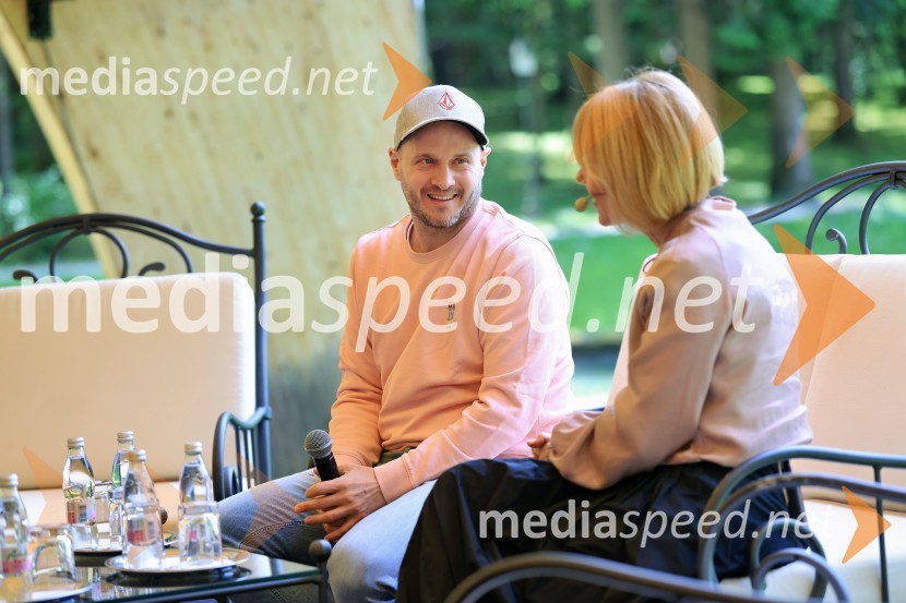  Mitja Okorn, režiser; mag. Edita Kuhelj Krajnović, direktorica, MediadeMQ konferenca 2025: Nadarjeni za uspeh