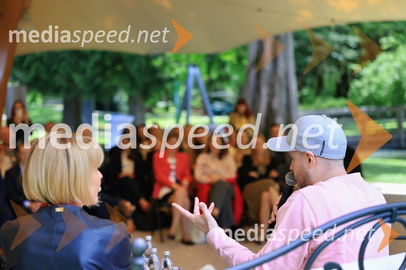 mag. Edita Kuhelj Krajnović, direktorica, Mediade;  Mitja Okorn, režiserMQ konferenca 2025: Nadarjeni za uspeh