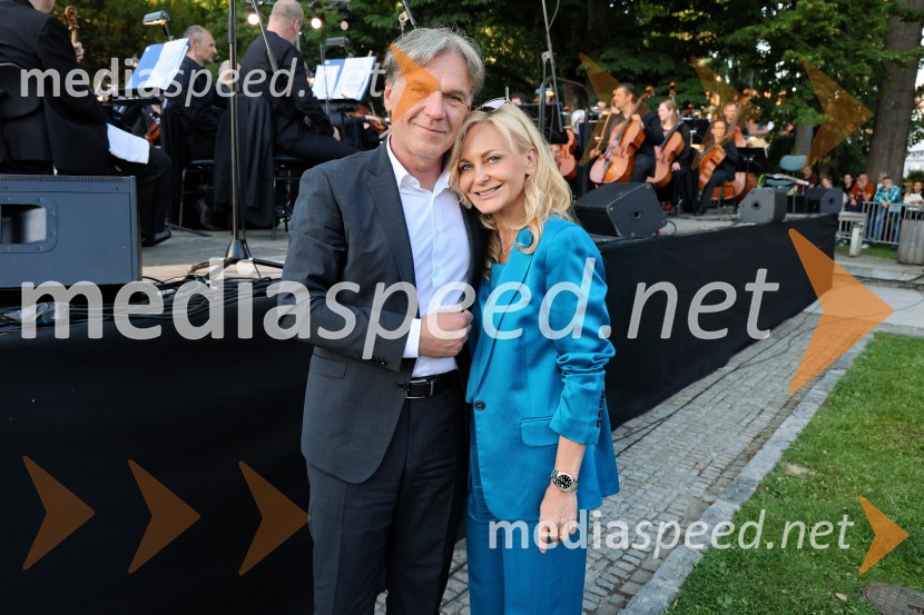 mag. David Kastelic, predsednik uprave, Grawe zavarovalnica d.d; dr. Jerneja Kastelic, direktorica, Farmadent10. Operna noč v Mestnem parku 2025