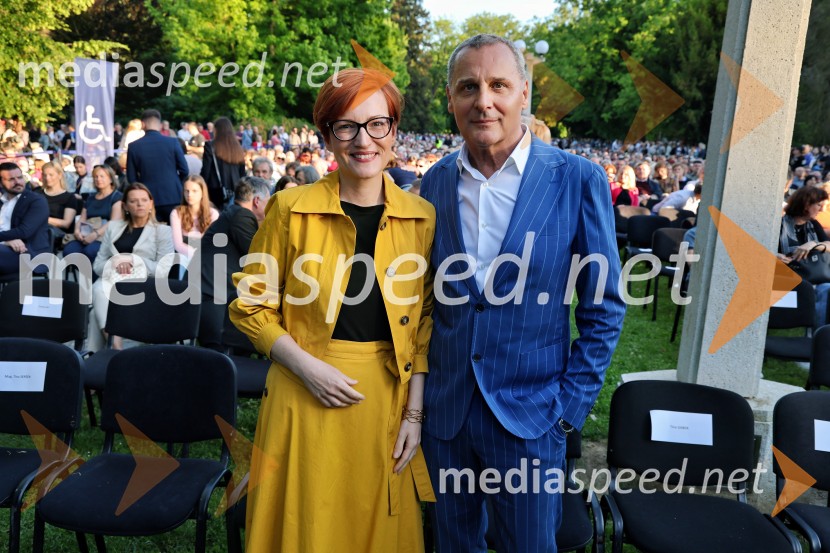 dr. Asta Vrečko, ministrica za kulturo;  Danilo Rošker, direktor SNG Maribor10. Operna noč v Mestnem parku 2025