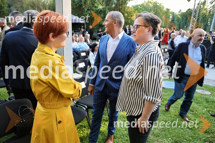 dr. Asta Vrečko, ministrica za kulturo;  Danilo Rošker, direktor SNG Maribor;  ... 10. Operna noč v Mestnem parku 2025