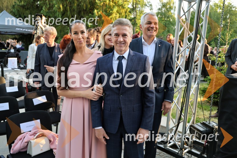  Tina Gaber, fotomodel;  Katja Arsenovič, direktorica Rožmarin Hospitality Group; dr. Robert Golob, predsednik vlade RS;  Aleksander Saša Arsenovič, župan, Mestna občina Maribor10. Operna noč v Mestnem parku 2025