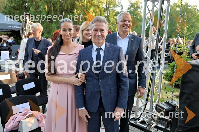  Tina Gaber, fotomodel;  Katja Arsenovič, direktorica Rožmarin Hospitality Group; dr. Robert Golob, predsednik vlade RS;  Aleksander Saša Arsenovič, župan, Mestna občina Maribor10. Operna noč v Mestnem parku 2025