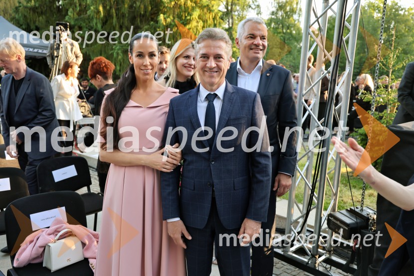  Tina Gaber, fotomodel;  Katja Arsenovič, direktorica Rožmarin Hospitality Group; dr. Robert Golob, predsednik vlade RS;  Aleksander Saša Arsenovič, župan, Mestna občina Maribor10. Operna noč v Mestnem parku 2025