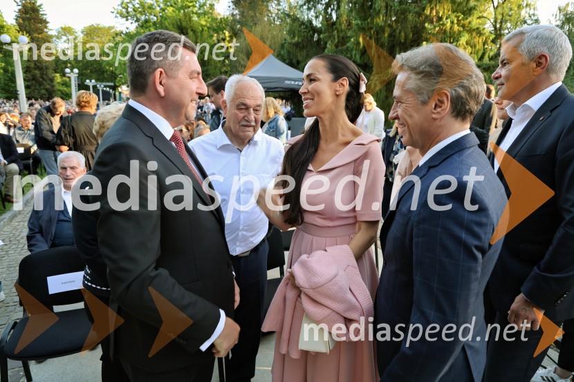 dr. Aleš Musar, lastnik Ruske dače;  Rudolf Moge, nekdanji politik;  Tina Gaber, fotomodel; dr. Robert Golob, predsednik vlade RS;  Aleksander Saša Arsenovič, župan, Mestna občina Maribor10. Operna noč v Mestnem parku 2025