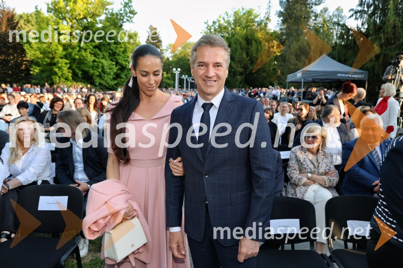  Tina Gaber, fotomodel; dr. Robert Golob, predsednik vlade RS10. Operna noč v Mestnem parku 2025
