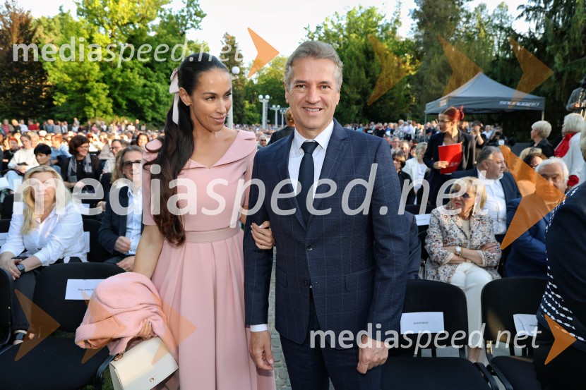  Tina Gaber, fotomodel; dr. Robert Golob, predsednik vlade RS10. Operna noč v Mestnem parku 2025