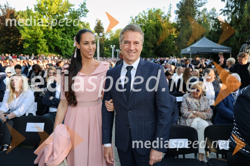  Tina Gaber, fotomodel; dr. Robert Golob, predsednik vlade RS10. Operna noč v Mestnem parku 2025