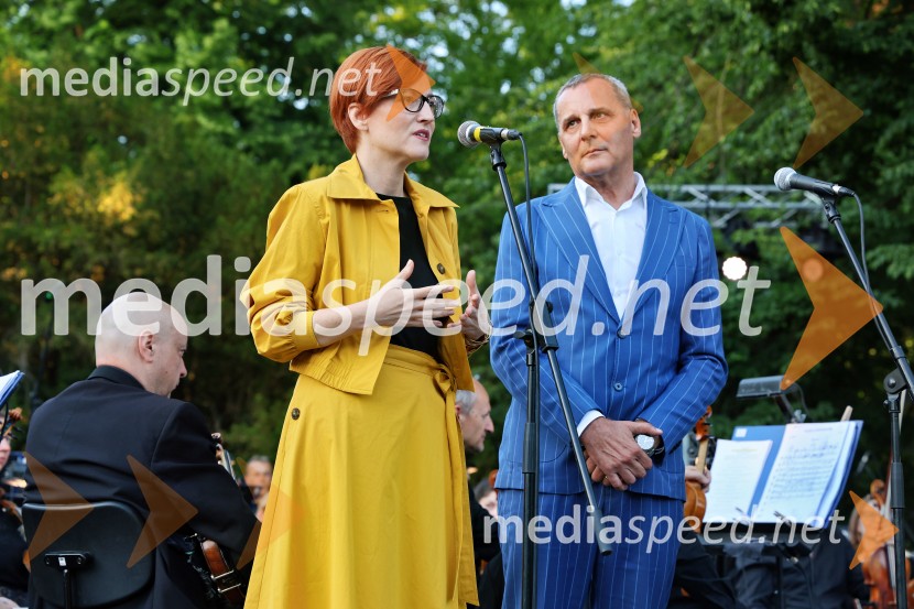 dr. Asta Vrečko, ministrica za kulturo;  Danilo Rošker, direktor SNG Maribor10. Operna noč v Mestnem parku 2025