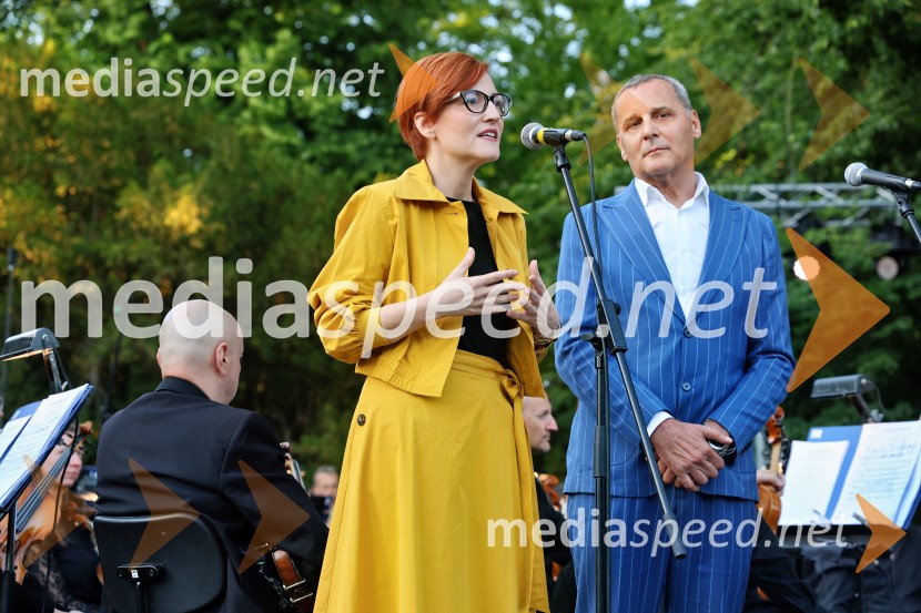 dr. Asta Vrečko, ministrica za kulturo;  Danilo Rošker, direktor SNG Maribor10. Operna noč v Mestnem parku 2025