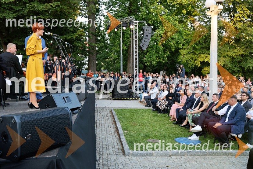 dr. Asta Vrečko, ministrica za kulturo10. Operna noč v Mestnem parku 2025