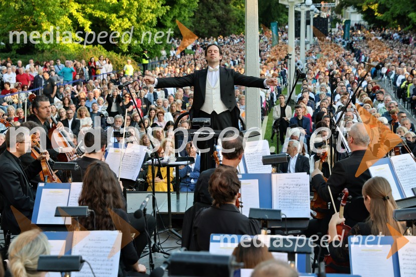  Simon Krečič, dirigent in pianist10. Operna noč v Mestnem parku 2025