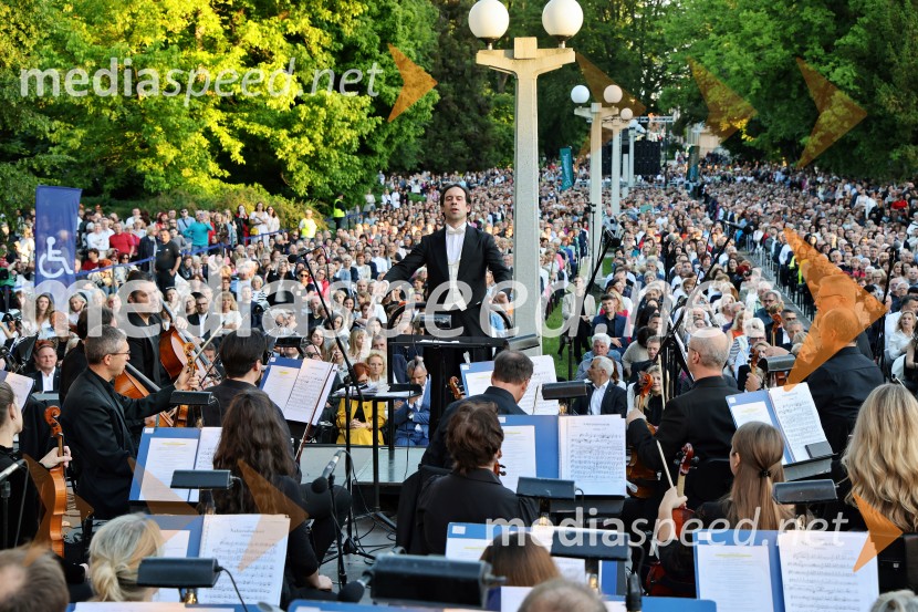  Simon Krečič, dirigent in pianist10. Operna noč v Mestnem parku 2025
