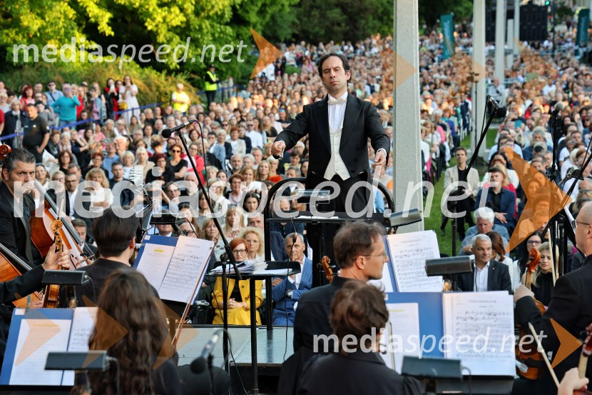  Simon Krečič, dirigent in pianist10. Operna noč v Mestnem parku 2025