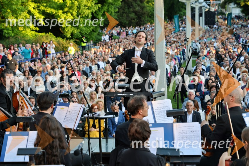  Simon Krečič, dirigent in pianist10. Operna noč v Mestnem parku 2025