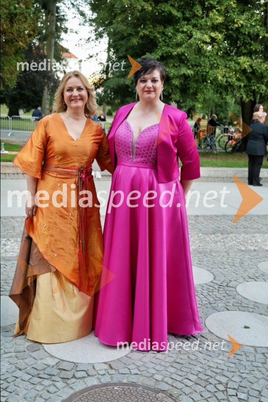  Andreja Zakonjšek Krt, sopranistka;  Rebeka Lokar, operna pevka10. Operna noč v Mestnem parku 2025