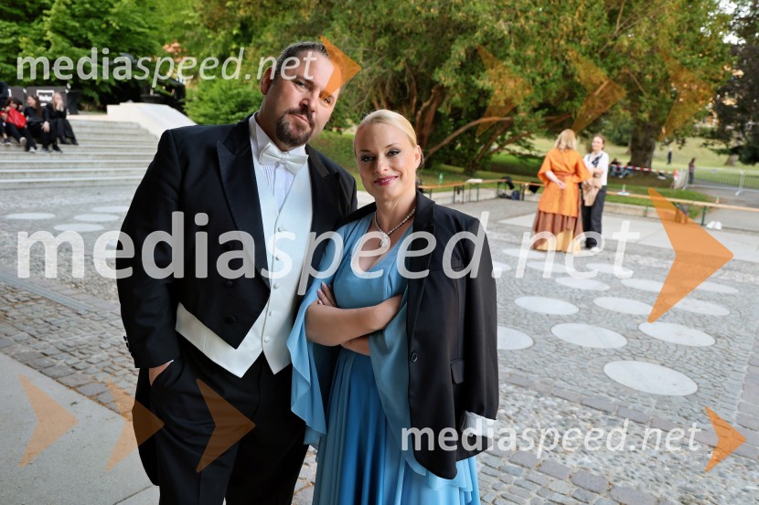  Jaki Jurgec, operni solist;  Sabina  Cvilak, operna pevka10. Operna noč v Mestnem parku 2025