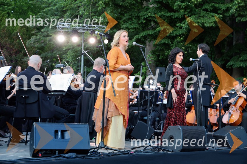  Andreja Zakonjšek Krt, sopranistka;  Irena  Petkova, operna pevka10. Operna noč v Mestnem parku 2025