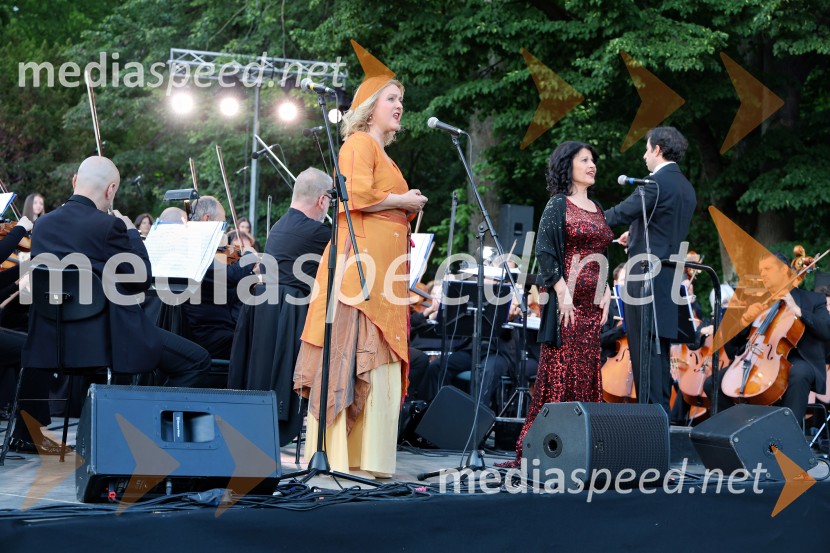  Andreja Zakonjšek Krt, sopranistka;  Irena  Petkova, operna pevka10. Operna noč v Mestnem parku 2025